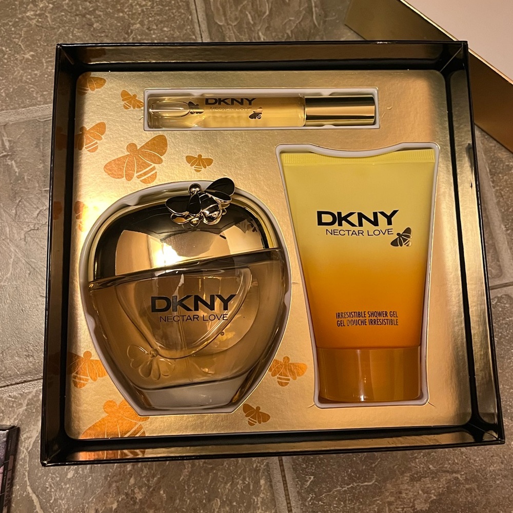 DKNY NECTAR LOVE SET! BRAND NEW! (DISCONTINUED)